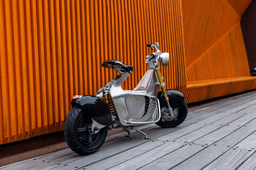 Rear view of SUS1 scooter