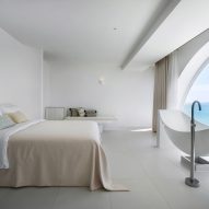 Bedrooms inside Sumei Skyline Coast hotel by GS Design