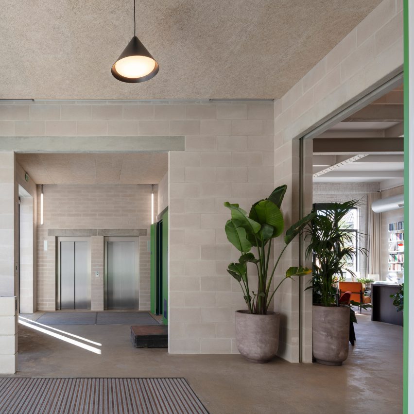 Concrete block walls in the reception of Lazlo offices by Henley Halebrown