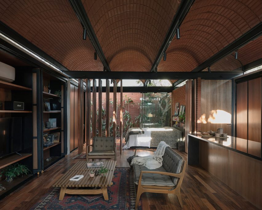 Equipo de Arquitectura Intermediate House Narrow Vaulted Paraguay bedroom