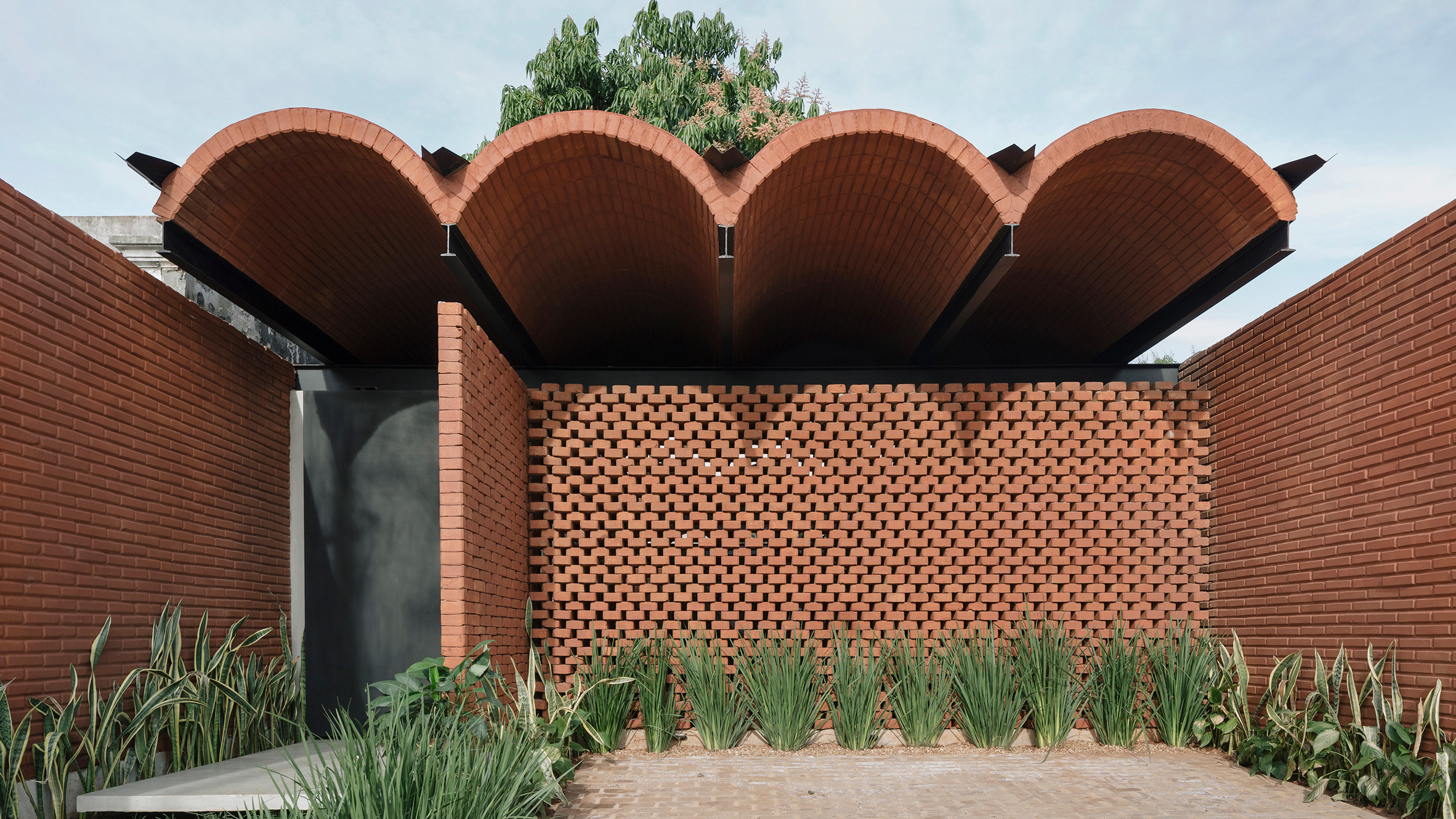 Vaulted Brick Roof Spans Intermediate House By Equipo De Arquitectura