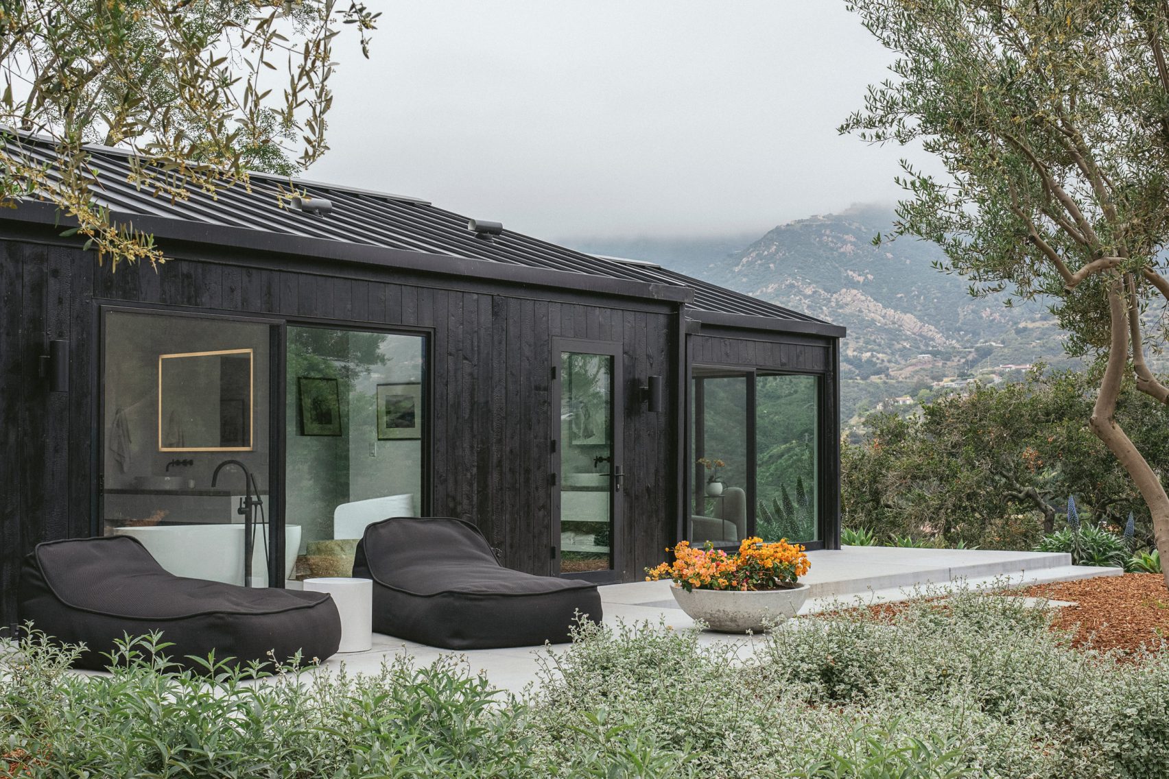 The off-Grid Guest House, USA, by Anacapa Architecture.