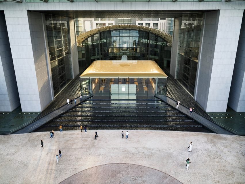 Store under Abu Dhabi Securities Exchange building