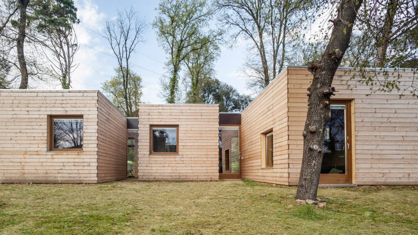 Wood-clad Passivhaus home in Spain