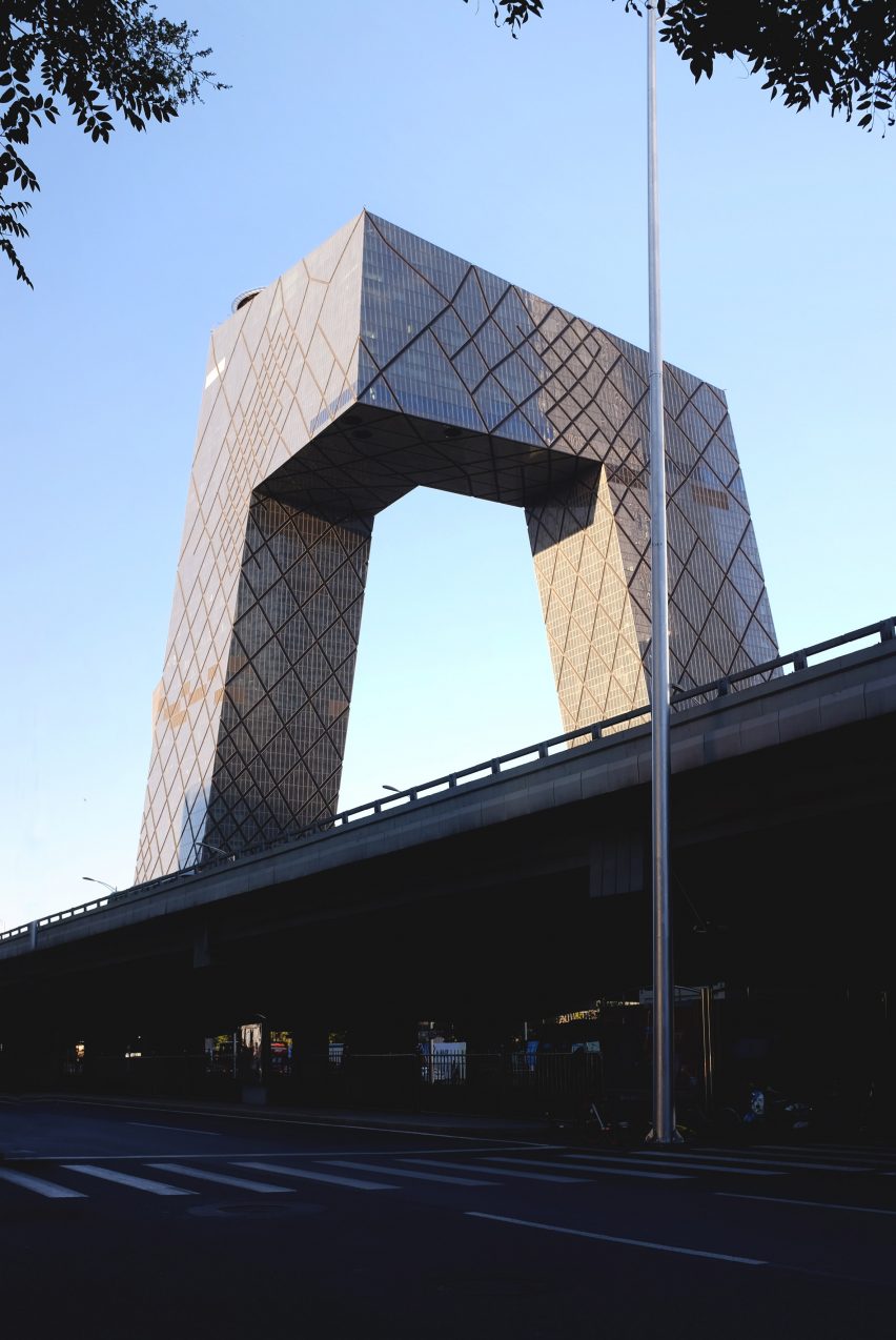Стеклянный фасад штаб-квартиры CCTV в Пекине
