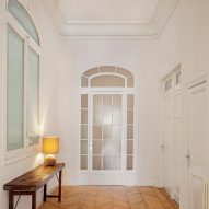 Hallway in in Passeig de Grácia apartment by Jeanne Schultz