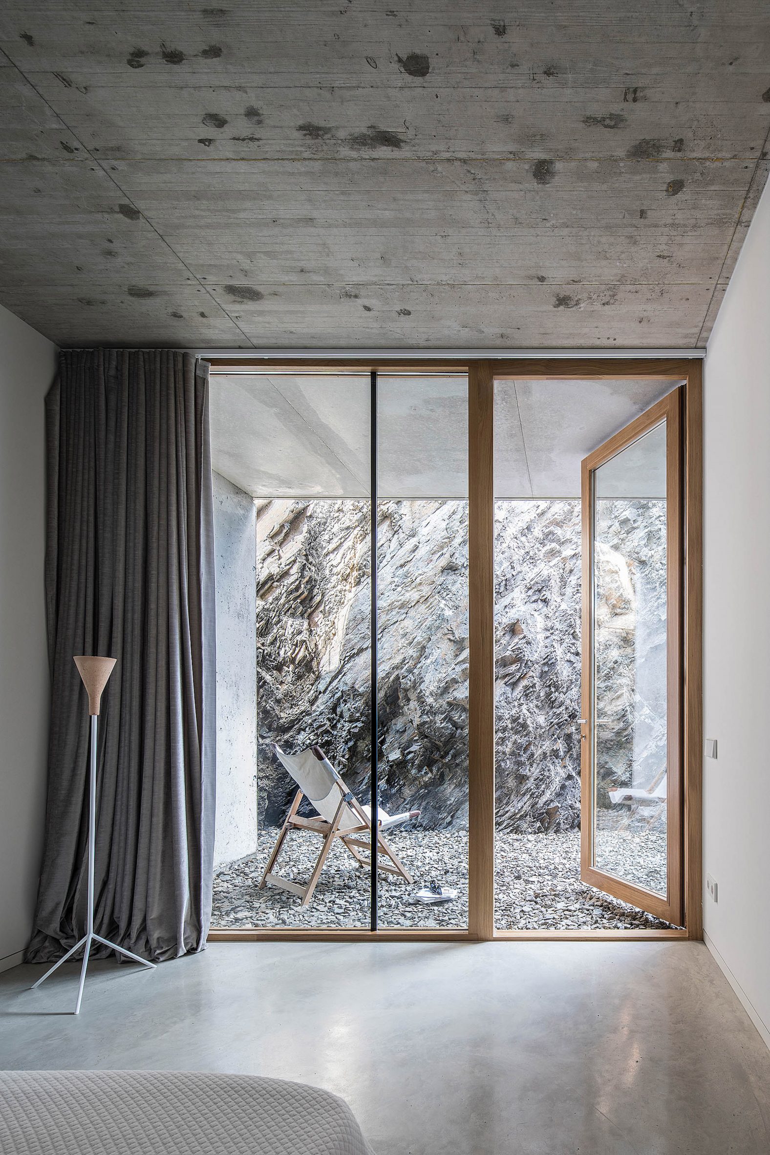 Bedroom with concrete ceiling
