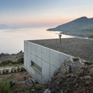 Marià Castelló and José Antonio Molina design concrete house with glazed corridor overlooking the sea