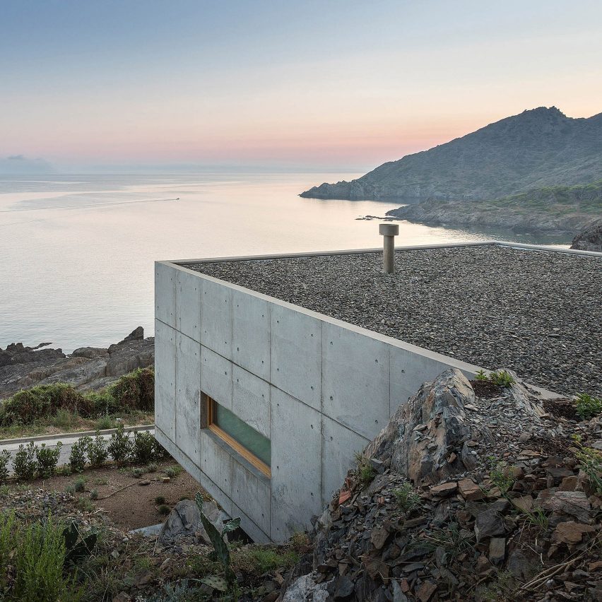 Coastal concrete house in Spain