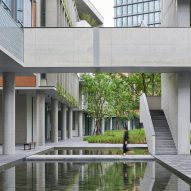 Luxelakes Floating Headquarters is an office complex in Chengdu that was designed by Vector Architects