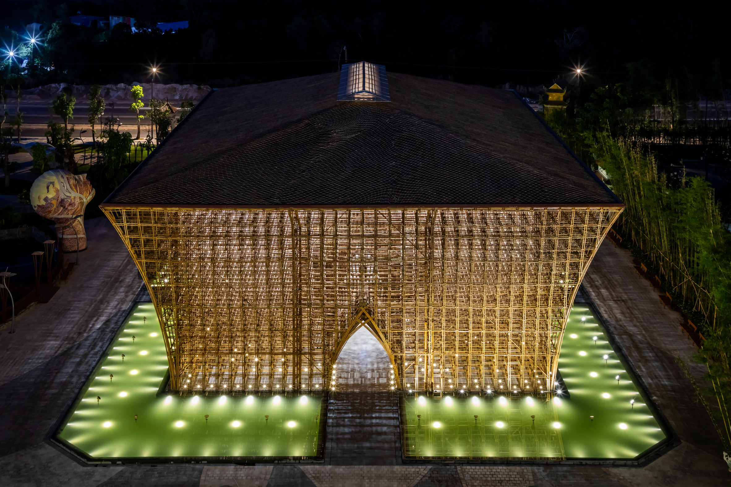 Vo Trong Nghia Architects completes bamboo welcome centre for 