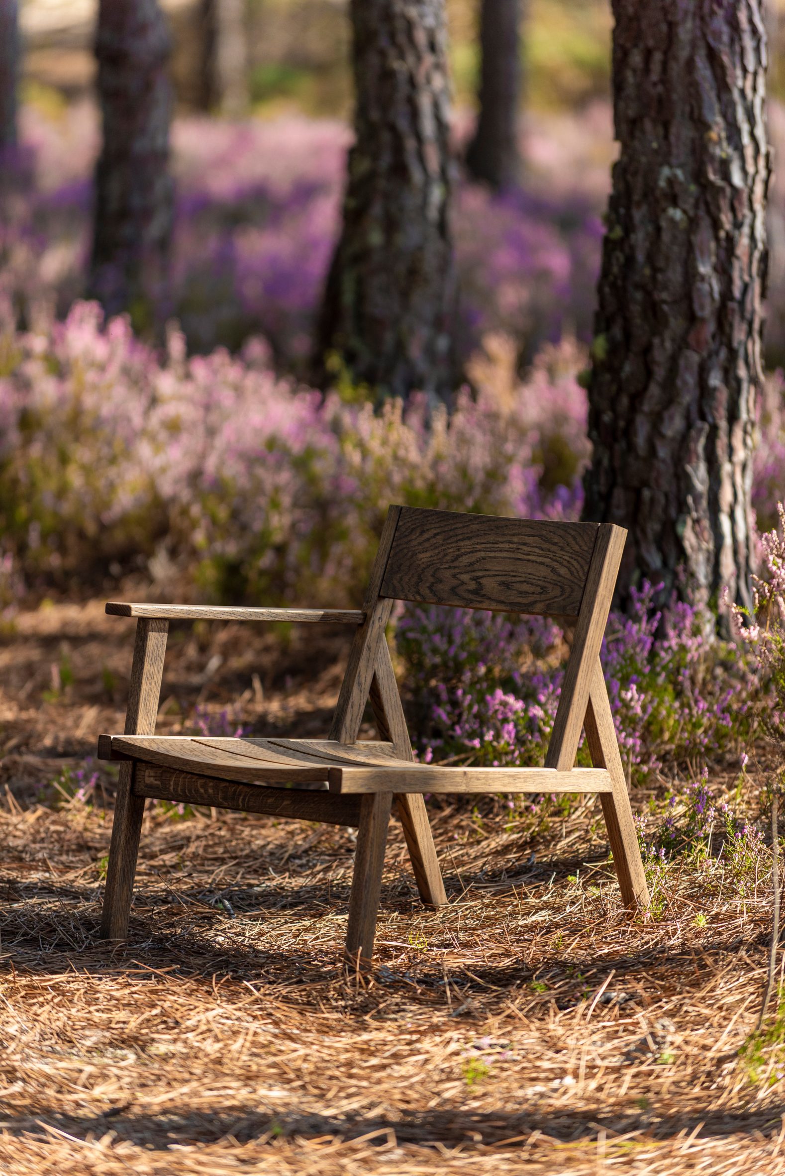 https://static.dezeen.com/uploads/2022/04/986F-outdoor-furniture-nerihu-de-la-espada-design_dezeen_2364_col_0-scaled.jpg