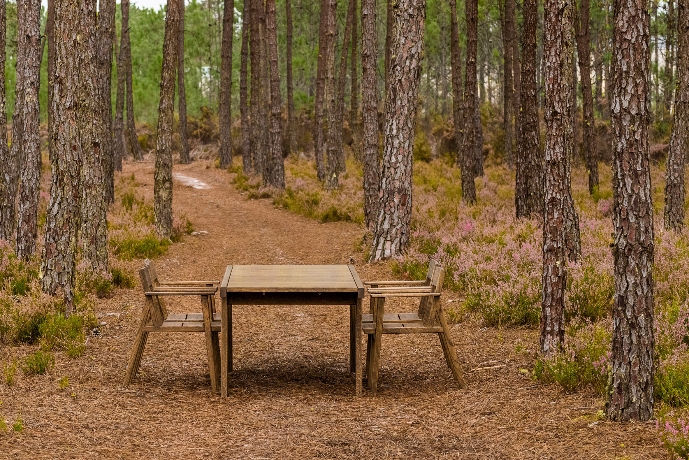 https://static.dezeen.com/uploads/2022/04/986F-outdoor-furniture-nerihu-de-la-espada-design_dezeen_2364_col_10.jpg