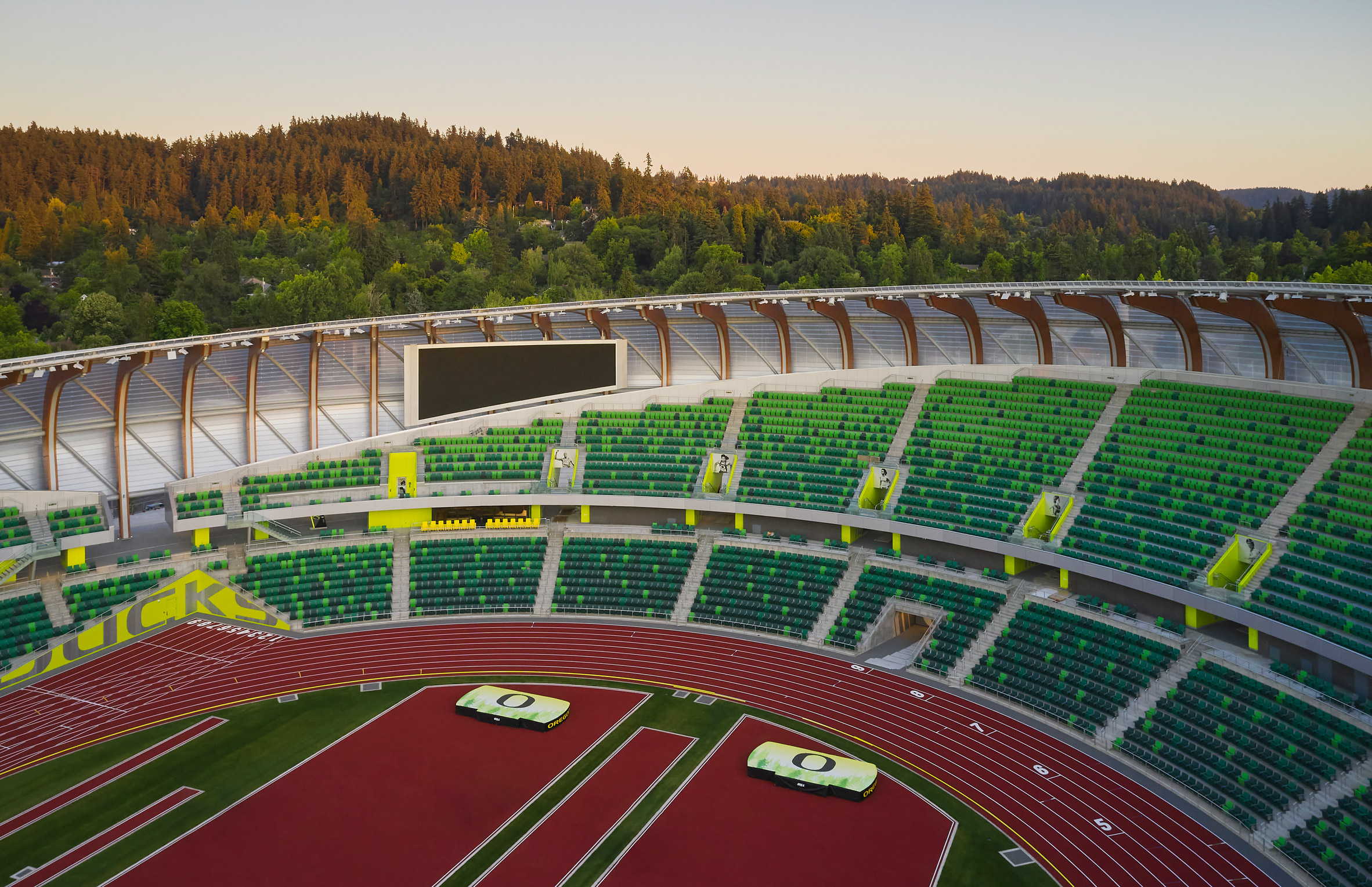 O estádio Hayward Field em Eugene, no Oregon, ganha um exclusivo dossel