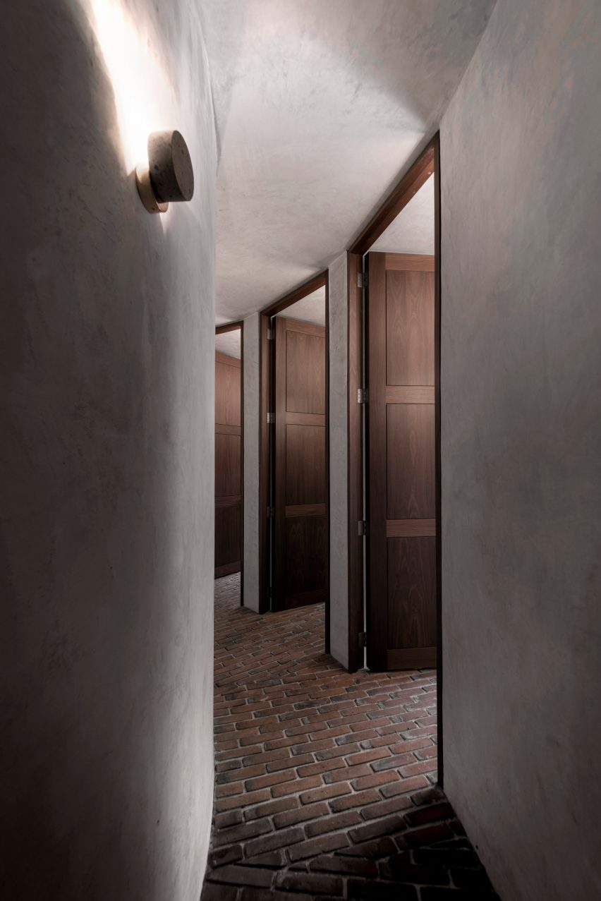 spa rooms in exterior corridor