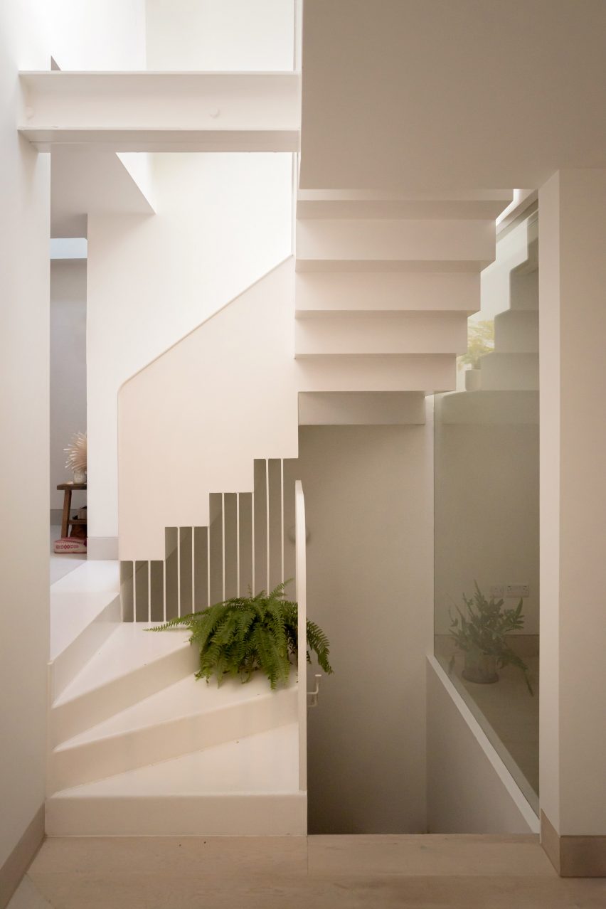 Steel staircase in house by VATRAA