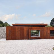Flint and Corten home by Hudson Architects