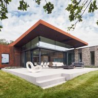 Flint and Corten home by Hudson Architects