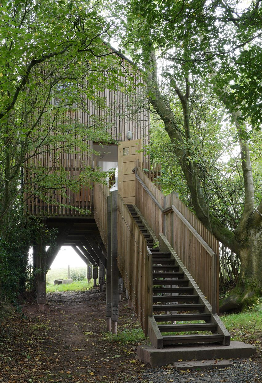 Staircase leading to Drovers' Bough cabin