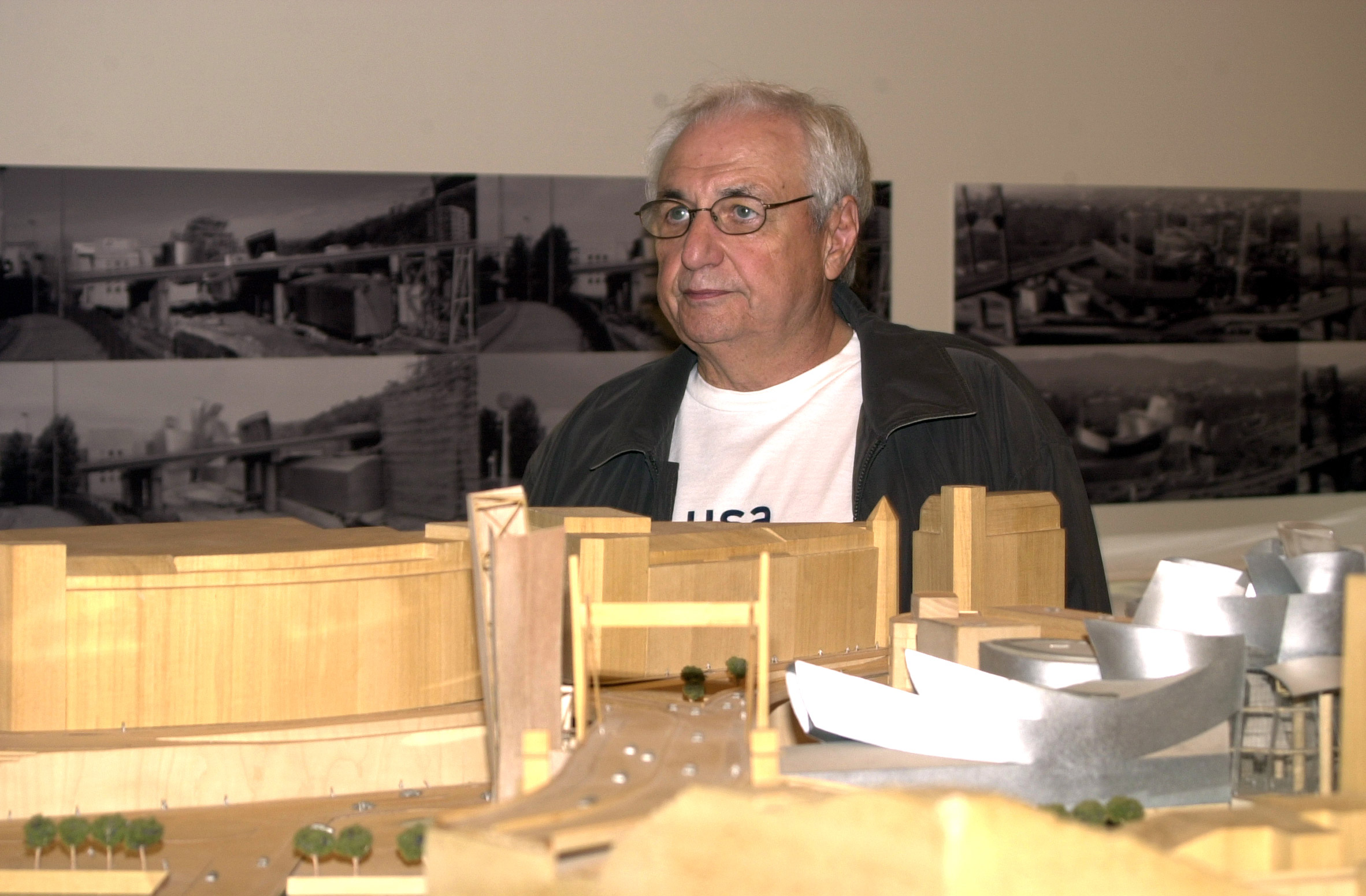 Frank Gehry with model of Guggenheim Bilbao
