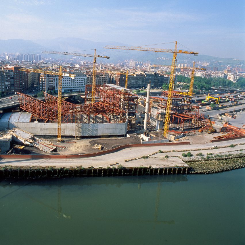 Construction of Guggenheim Museum Bilbao