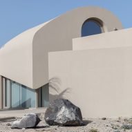 Kapsimalis Architects designs monolithic holiday home in Santorini