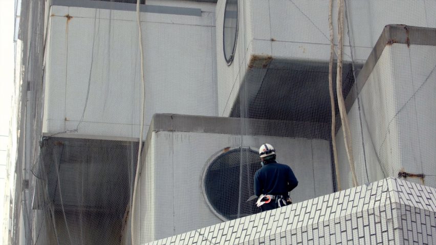 Image of a construction worker pictured by the buildings capsules