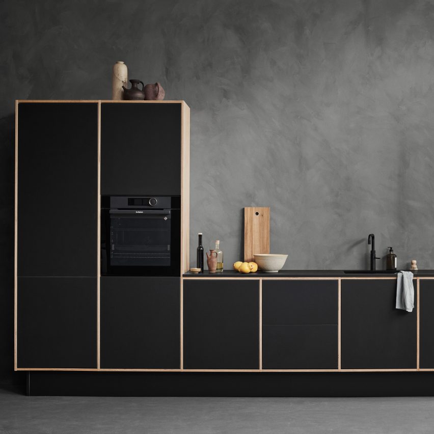 LoopKitchen by Stykka with black fronts
