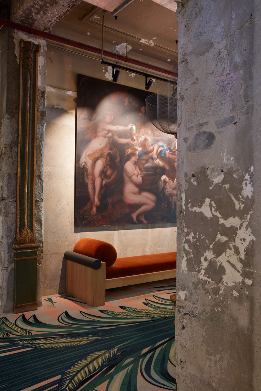 Velvet chaise longue in front of painting in La Folie Douce Hôtel Chamonix 