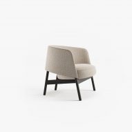 Collar chair is an armchair by Bensen