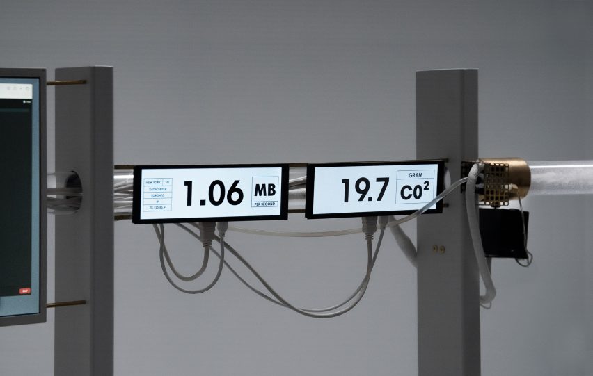 Display of internet use and CO2 emissions in MB>CO2 installation by Thijs Biersteker