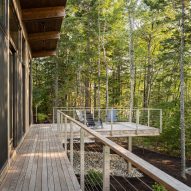 Whitten Architects places single-storey Maine home on stilts to "evoke a treehouse"