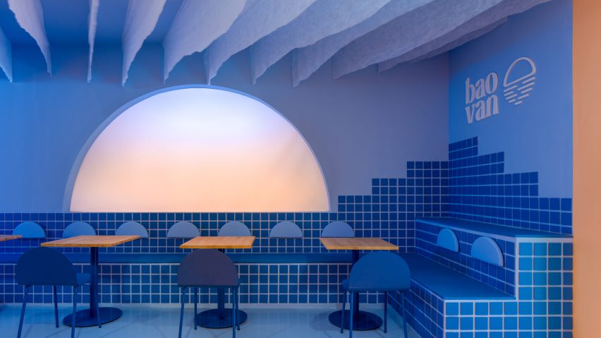 Dark blue seating area in Baovan restaurant in Valencia by Clap Studio