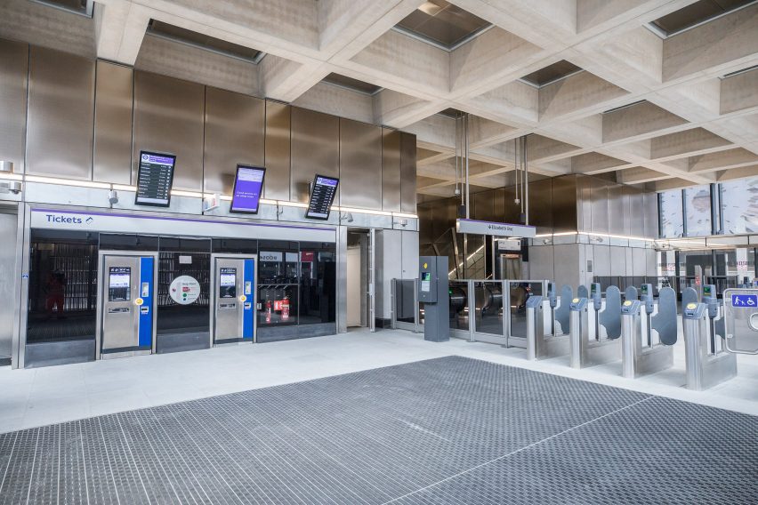 Barbican ticket hall at Farringdon Crossrail station