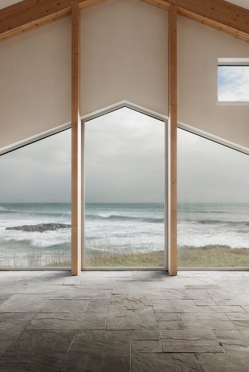 Hình ảnh nội thất của Mannal House và tầm nhìn ra biển