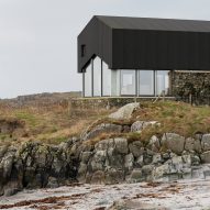 Mannal House is a home in Scotland that was designed by Denizen Works