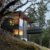 Heliotrope perches Buck Mountain Cabin over forested site in Washington State