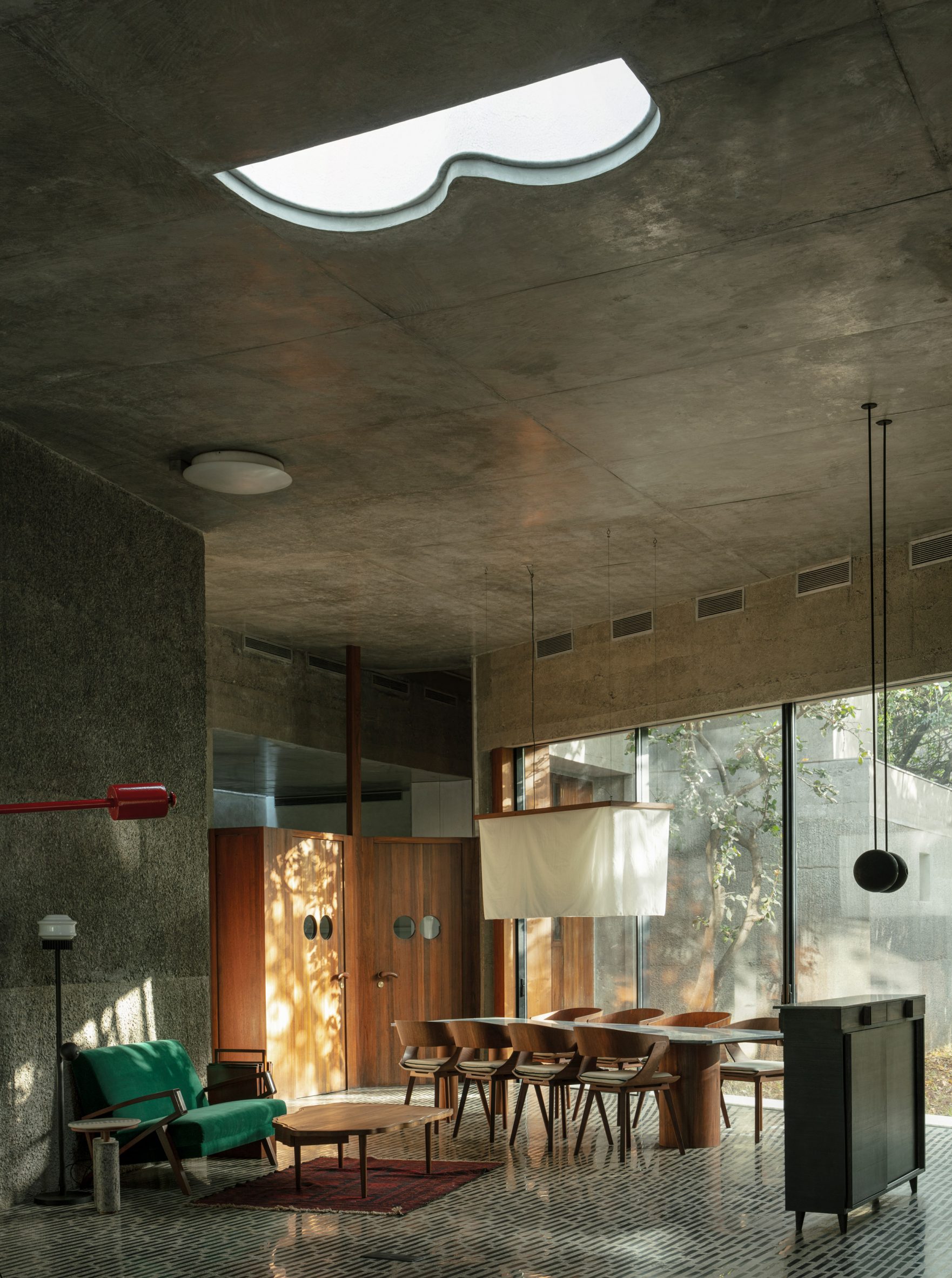 Large living room with concrete ceiling