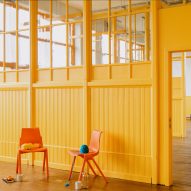 فضای داخلی زرد رنگ مجتمع Kinning Park توسط New Practice بازسازی شده است