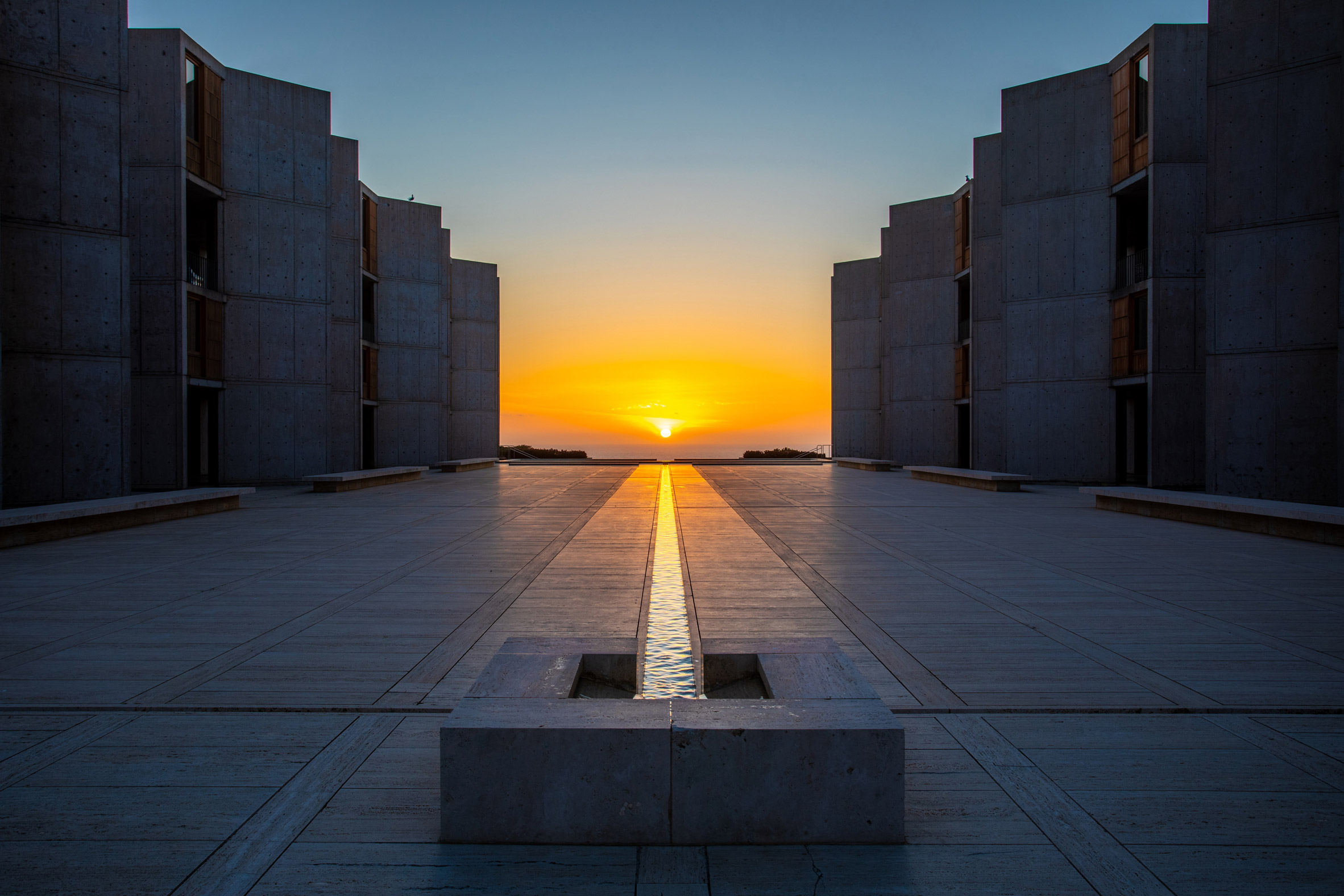 Image of the the sun lining up with the stream at the Salk Institute