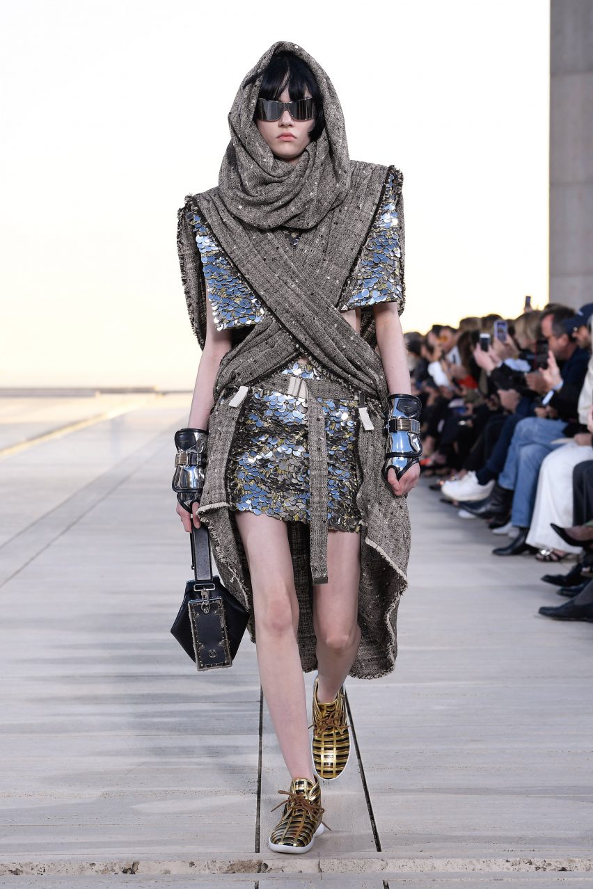 Image of model Steinberg wearing a metallic look in the Louis Vuitton 2023 cruise show