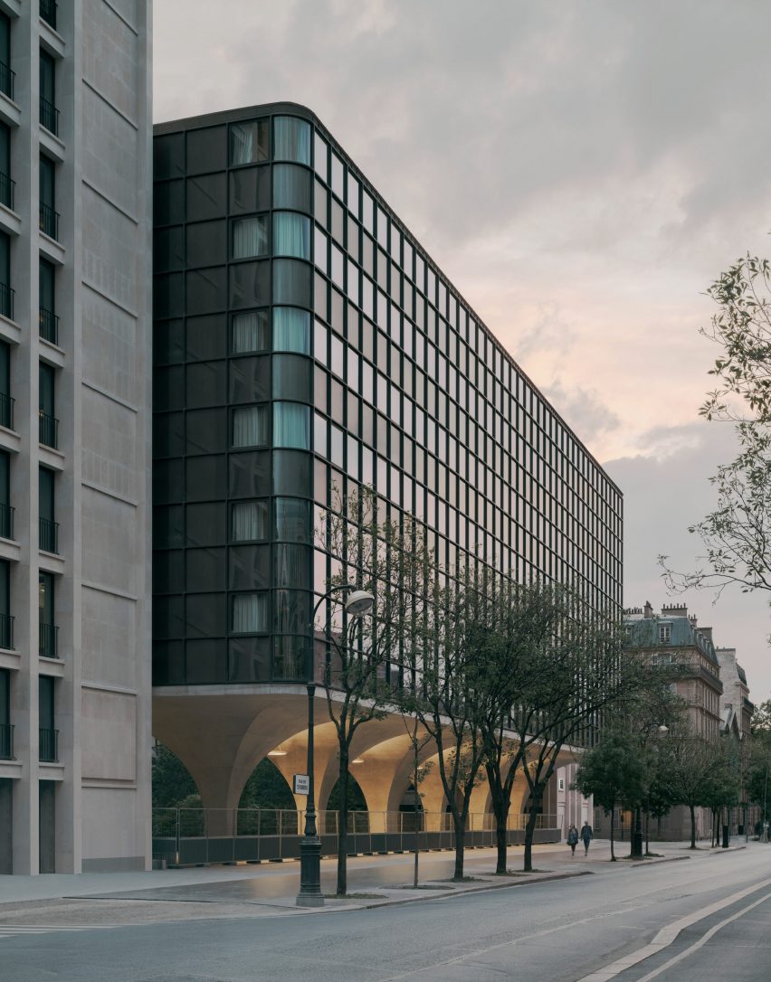 Glass-lined building by David Chipperfield Architects