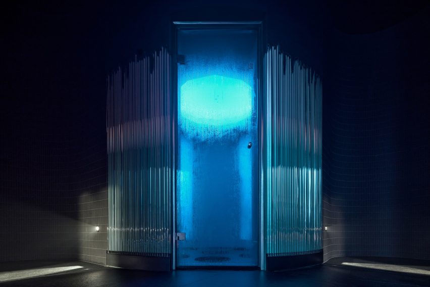 Photograph showing the outside of the cryosauna with blue illumination