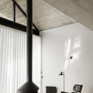 Suspended fireplace