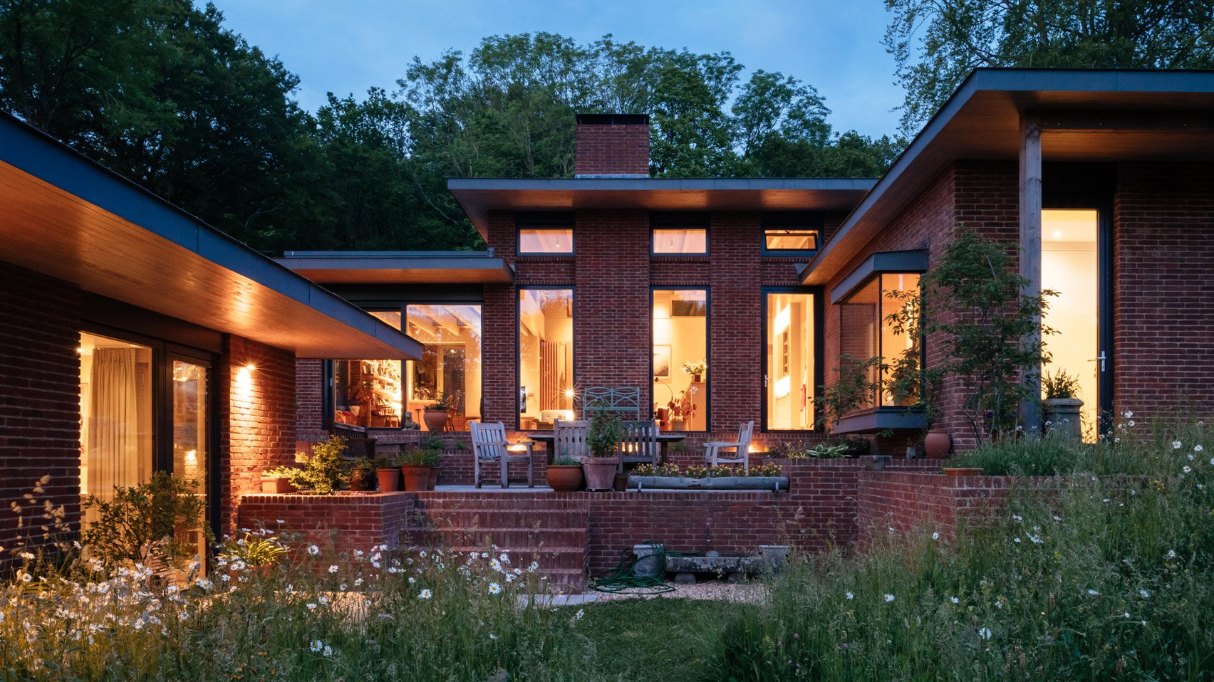 samlet set Socialist ulæselig Pad Studio designs red brick Gardener's Cottage in rural Hampshire