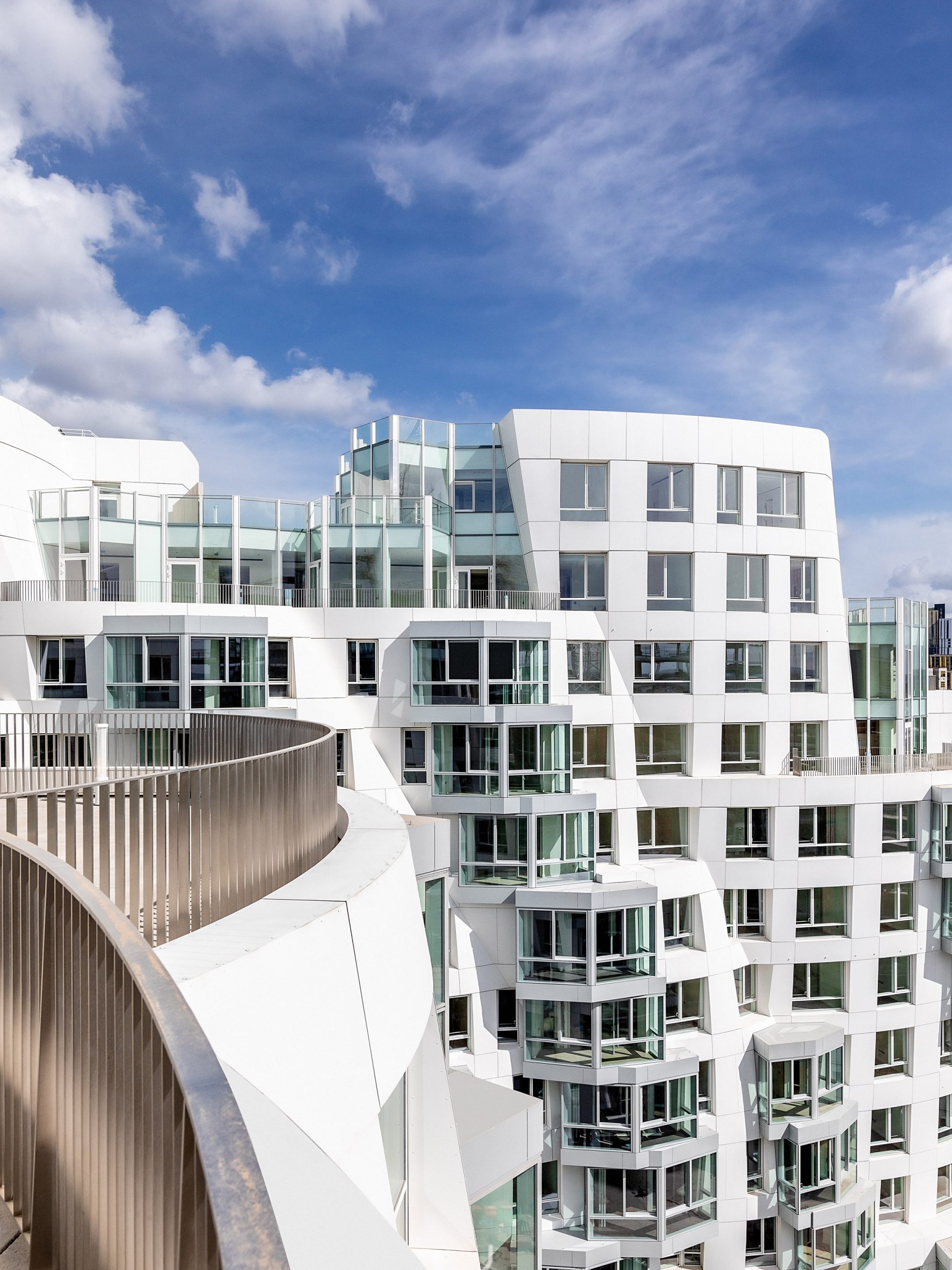 White housing in London by Frank Gehry