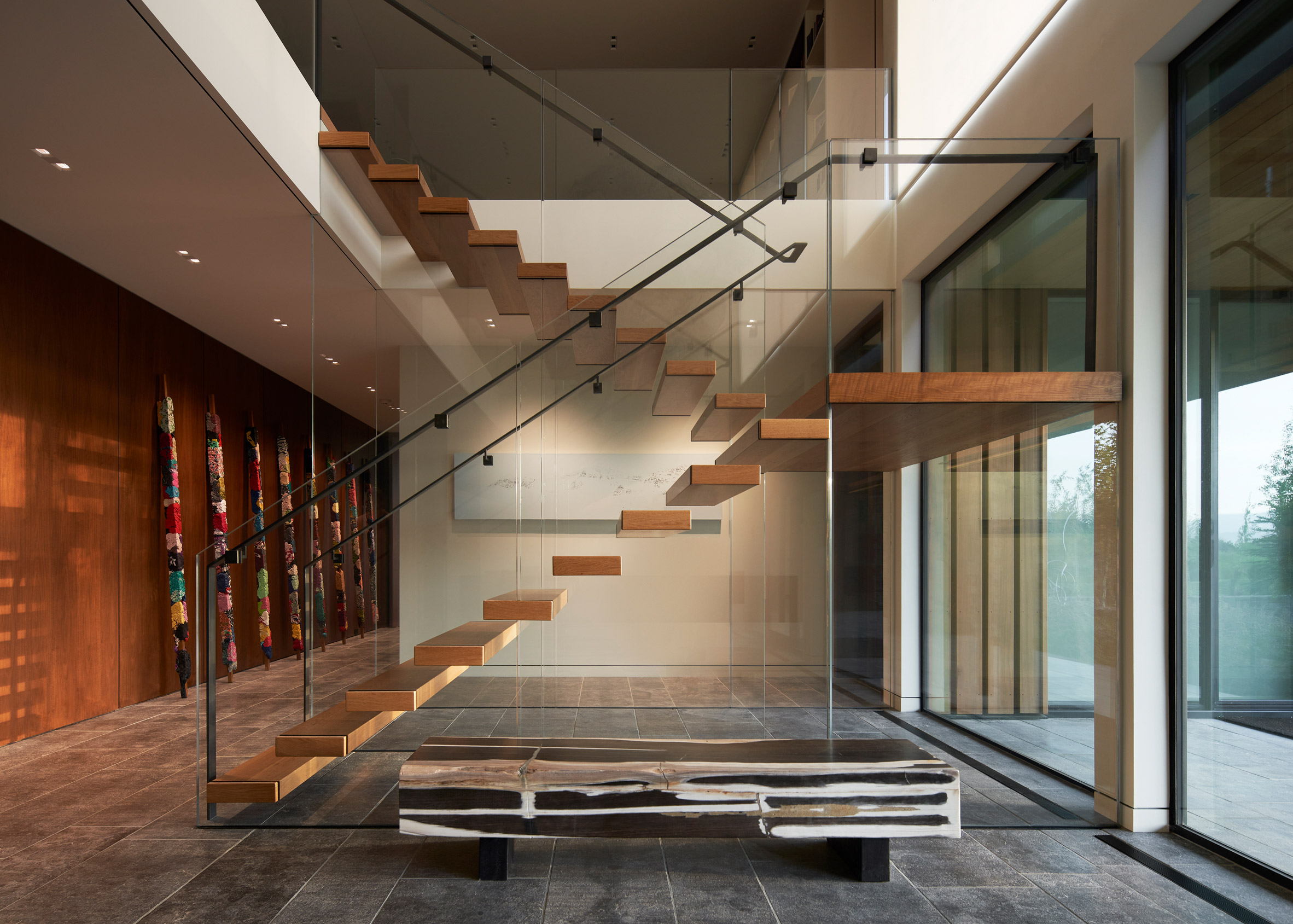 Floating staircase interior 