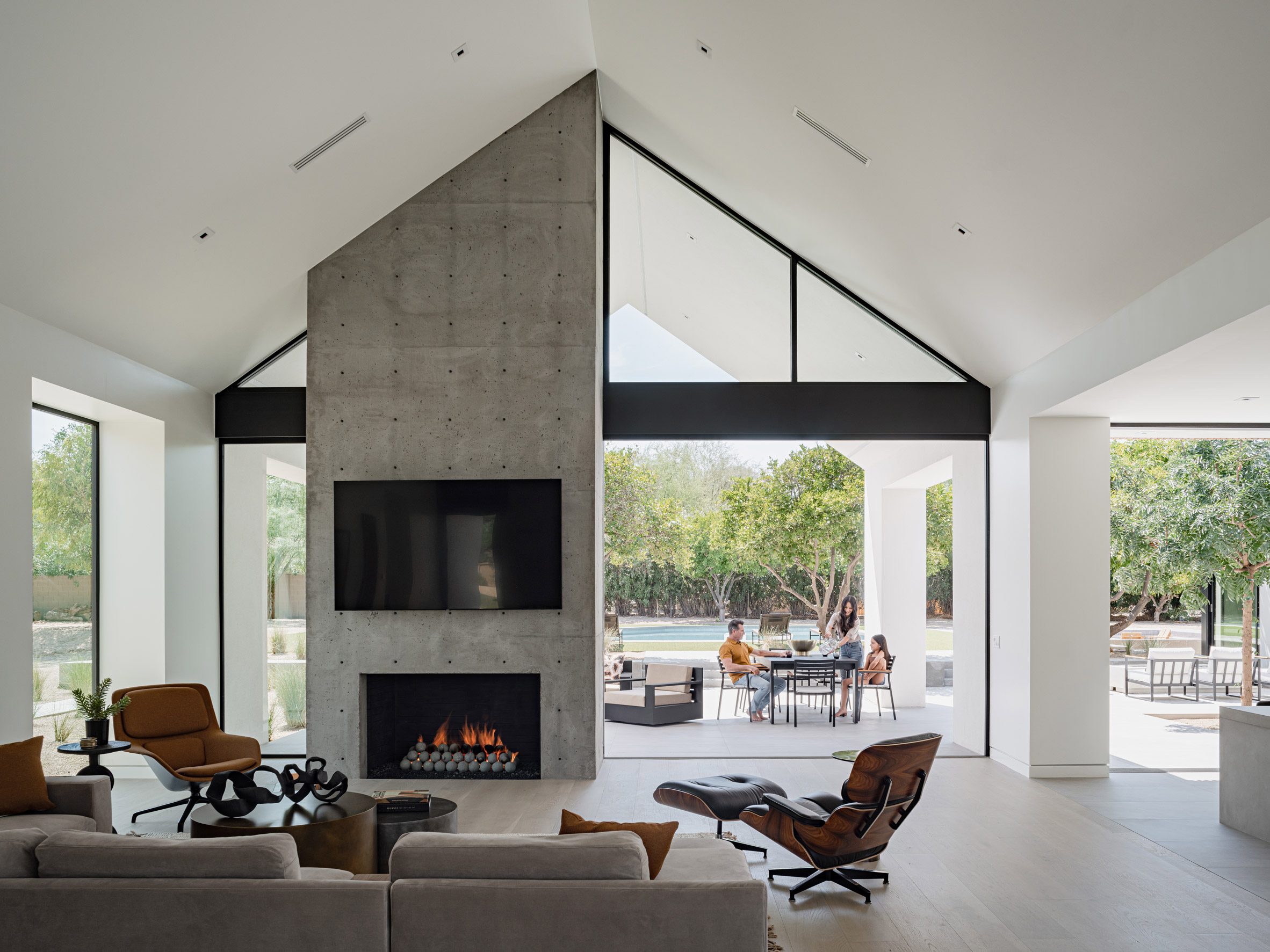 Central cement fireplace