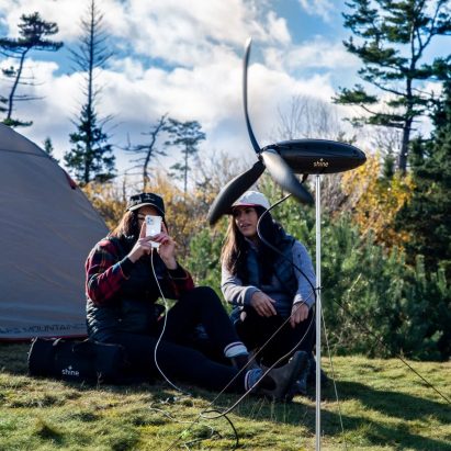 Sebastian Maluska creates car rooftop tent for nomadic young people