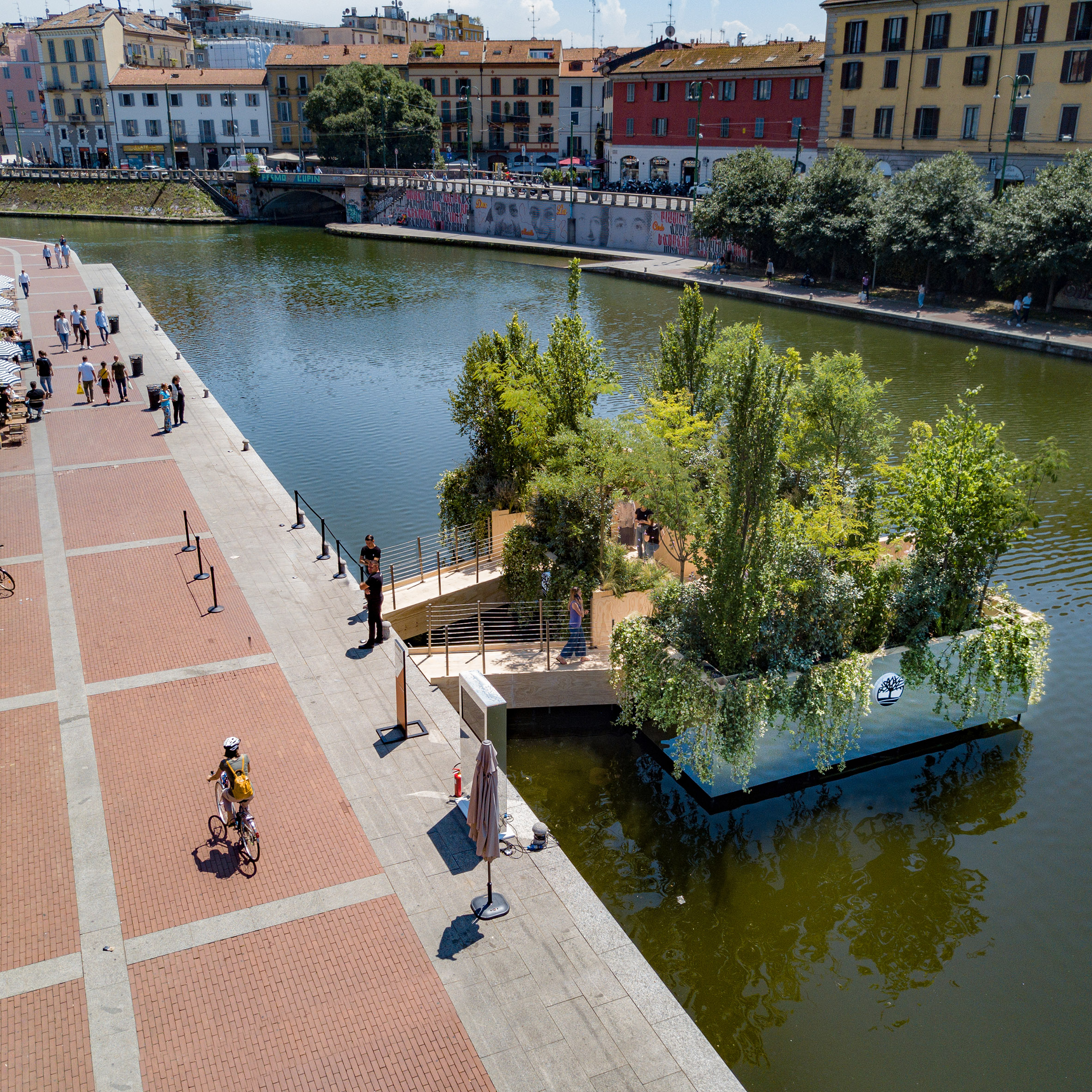 Modernisering cel regeling Stefano Boeri creates Floating Forest at Milan design week